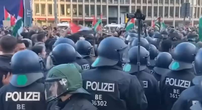 Учесници митинга у Берлину обећали су да ће један од округа немачке престонице претворити у „појас Газе“