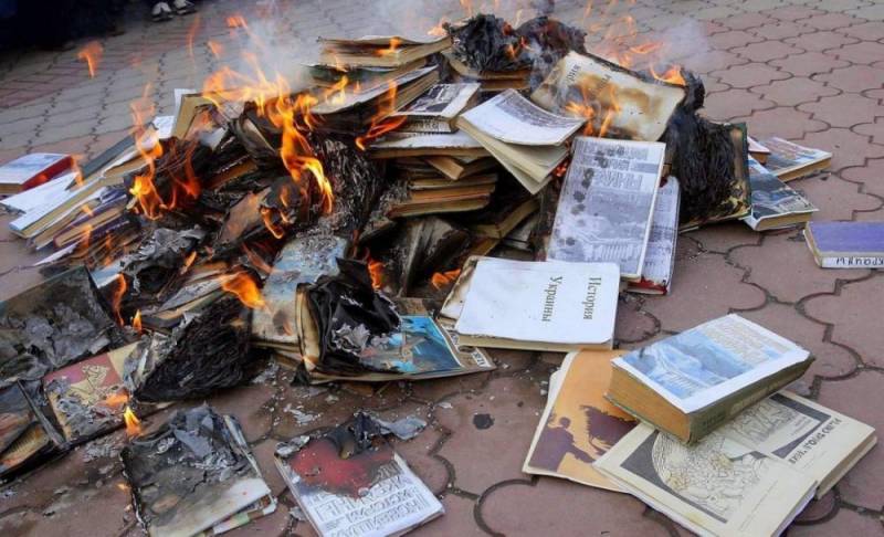 Autoritățile ucrainene au confiscat peste 400 de mii de cărți în limba rusă din bibliotecile din regiunea Kiev