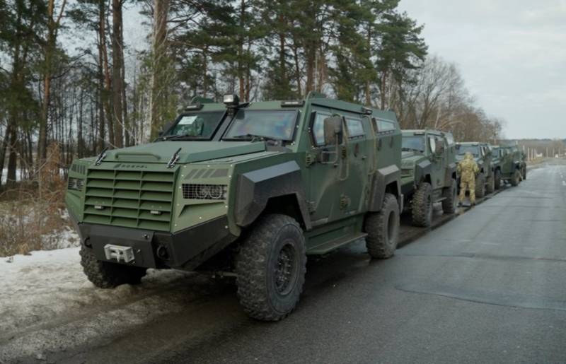 تلقى الجيش الأوكراني مجموعة من السيارات المدرعة الكندية السيناتور في نسخة جديدة من MRAP