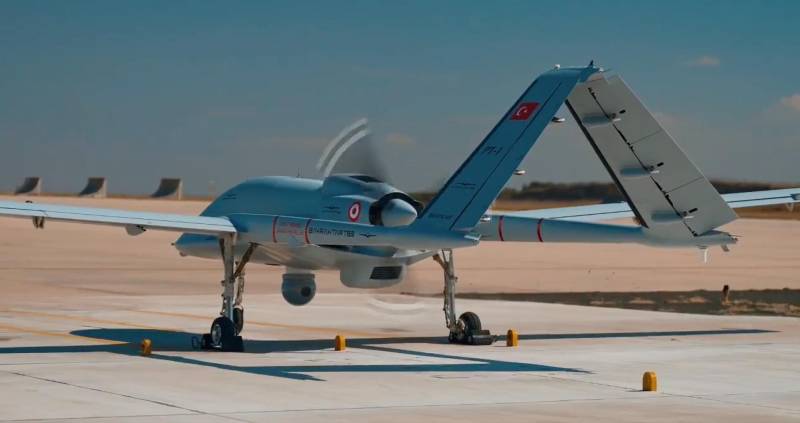 Беспилотна летелица БаирактарТБ400, развијена специјално за ваздушно крило УДЦ Л3 Анадолу, почела је тестирања на земљи