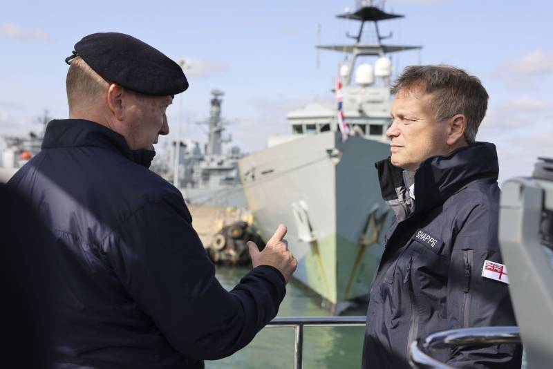 O ministro da Defesa britânico, Shapps, negou planos de enviar navios ao Mar Negro para proteger os transportadores de grãos ucranianos.