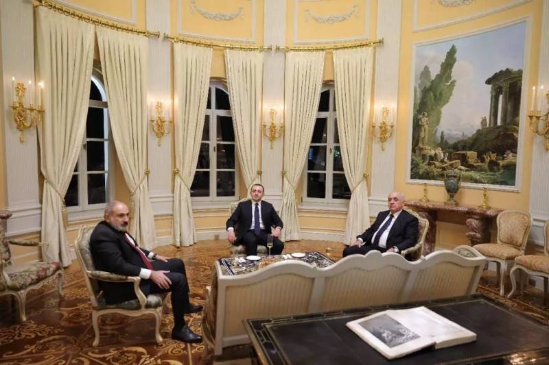 В Грузии состоялась встреча глав правительств Армении и Азербайджана