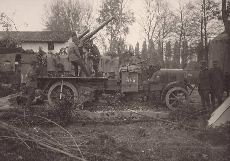 An Italian 75 mm anti-aircraft gun in action during the 11th Battle of the Isonzo.