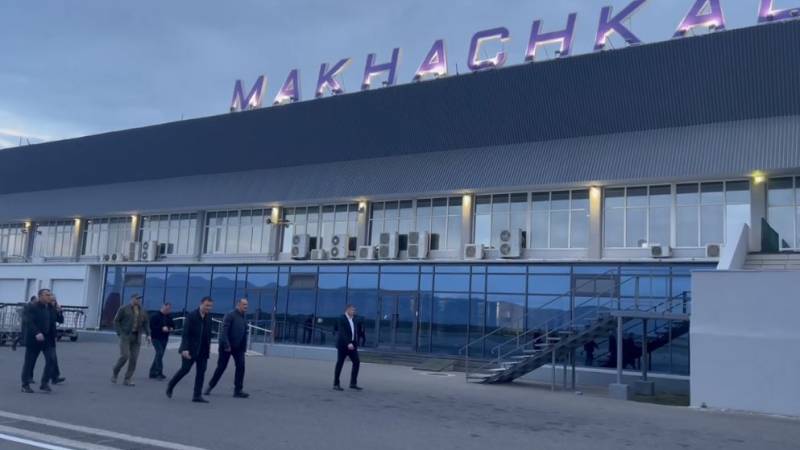 Letiště Machačkala bylo očištěno od výtržníků, ale stále je zcela uzavřeno