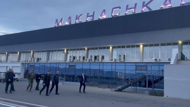 O aeroporto de Makhachkala foi limpo de manifestantes, mas ainda está completamente fechado