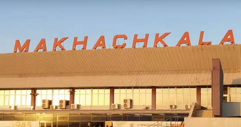 Аеродром Махачкала је наставио са радом након нереда, а информације о смрти повређеног службеника МУП-а су се показале лажним