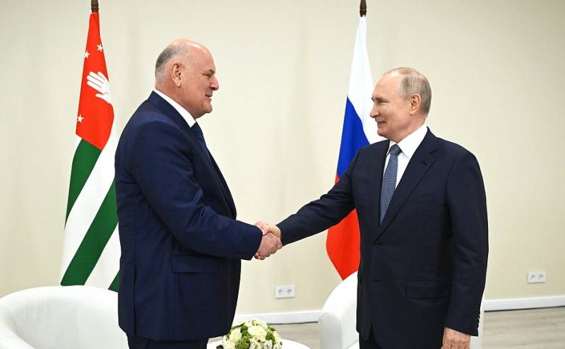 El presidente de Abjasia habló sobre la promesa del líder ruso de apoyar a la república en el ámbito militar