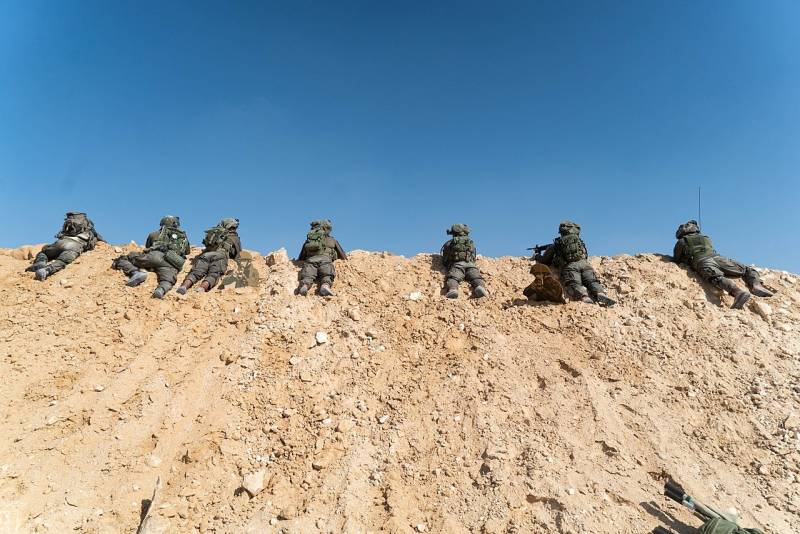İsrail ordusu, Hizbullah'ın saldırı riski nedeniyle yedek birliklerini Lübnan sınırına kaydırıyor.