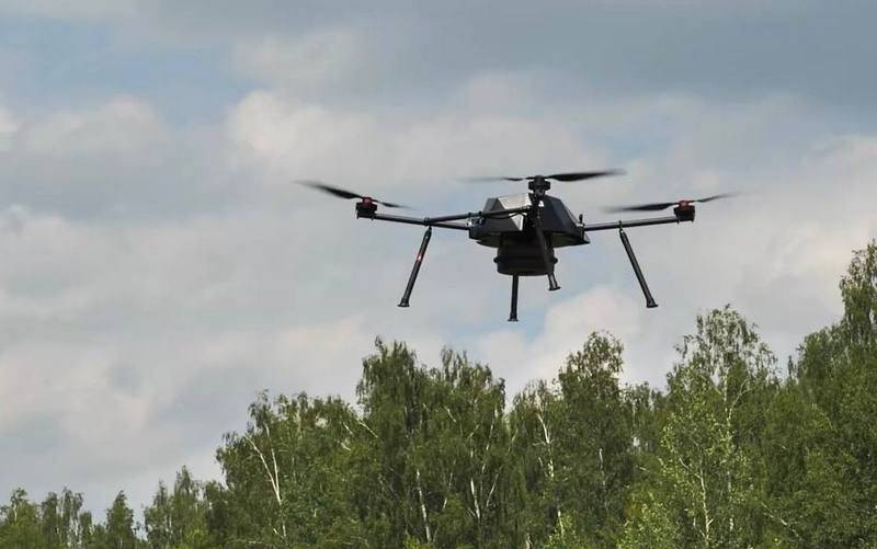 一种新型无人机“蜻蜓”，旨在搜索简易爆炸装置，正在俄罗斯进行测试。
