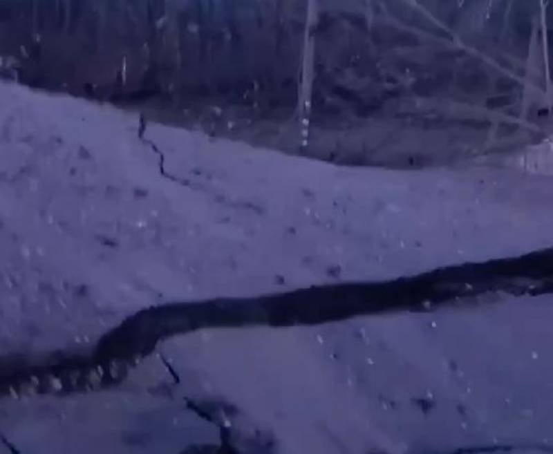 Ουκρανικά μέσα ενημέρωσης ανέφεραν την καταστροφή της γέφυρας των Ουκρανικών Ενόπλων Δυνάμεων στον αυτοκινητόδρομο μεταξύ Yasinovataya και Gorlovka