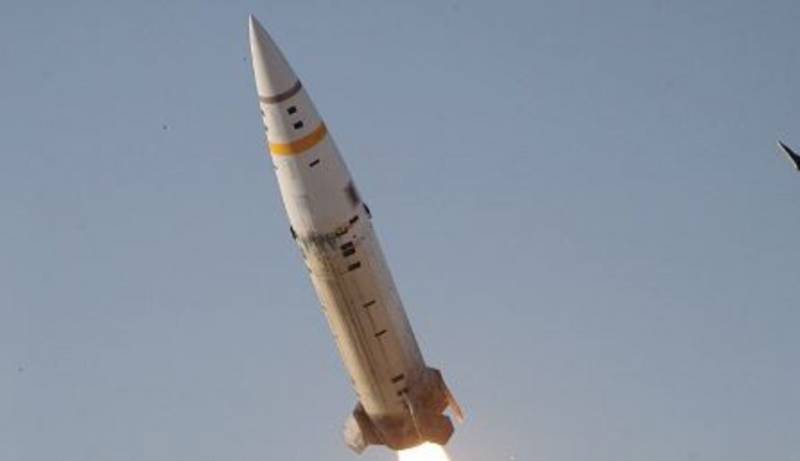 Ukrajinský ministr zahraničí: Spojené státy budou do Kyjeva průběžně dodávat rakety ATACMS
