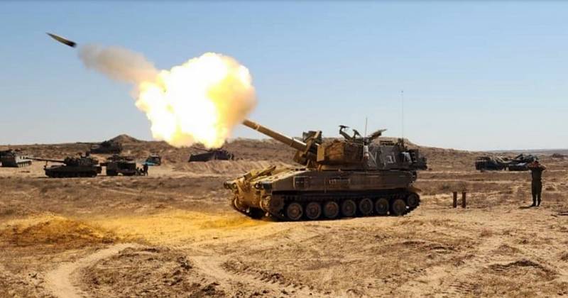 وشن الجيش الإسرائيلي ضربات مدفعية على سوريا ردا على الهجمات الصاروخية