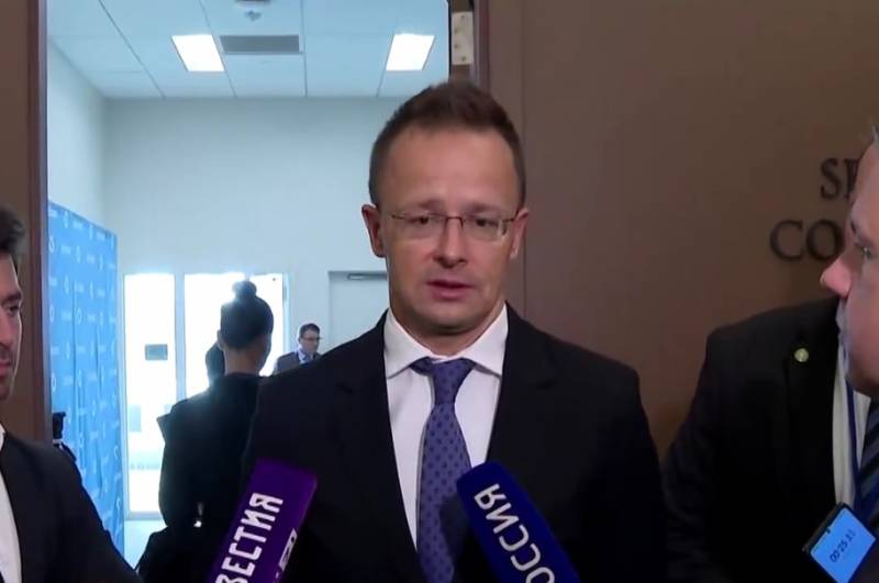 "Kemunafikan ing kotak": kepala Menteri Luar Negeri Hungaria nanggapi Perdana Menteri Estonia, sing bojone nyedhiyakake bahan mentah menyang Rusia.