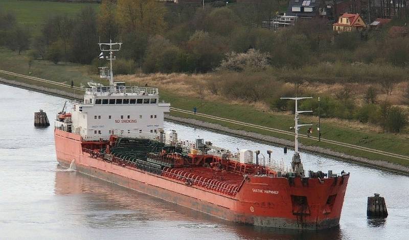 Um petroleiro turco foi danificado ao se aproximar de um porto ucraniano na foz do Danúbio quando colidiu com uma mina marítima