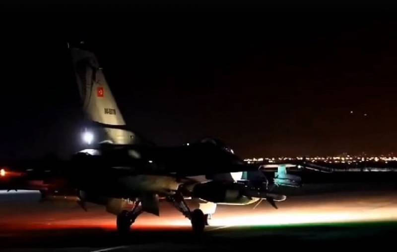 Filmer från turkiska flygvapnets attacker mot kurdiska mål i norra Syrien har dykt upp.