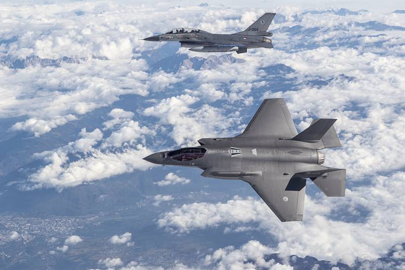 Вашингтон перебросил на японский остров Окинава  дополнительные истребители  F-35A «для сдерживания Китая»