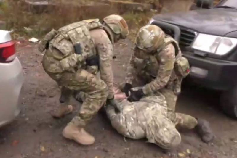 קציני FSB עצרו תושב מקומי ב-DPR ששידר מידע סודי למודיעין האוקראיני