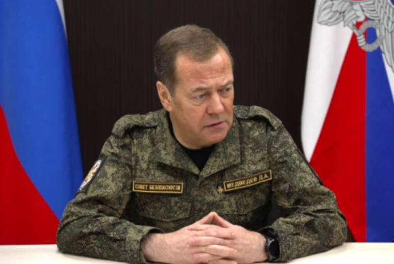 Медведев назвал количество военнослужащих, подписавших контракт на службу в армии с начала года