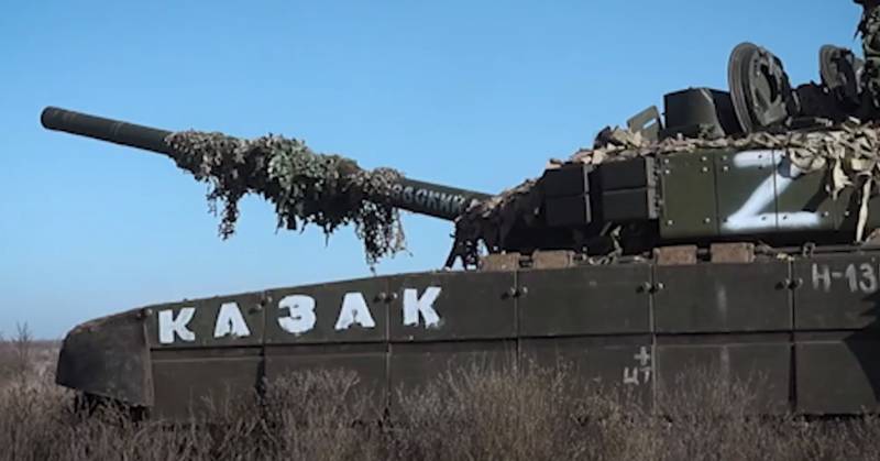 Боевая работа экипажа танка Т-72Б3 ВС РФ по станции РЭБ противника попала в кадр