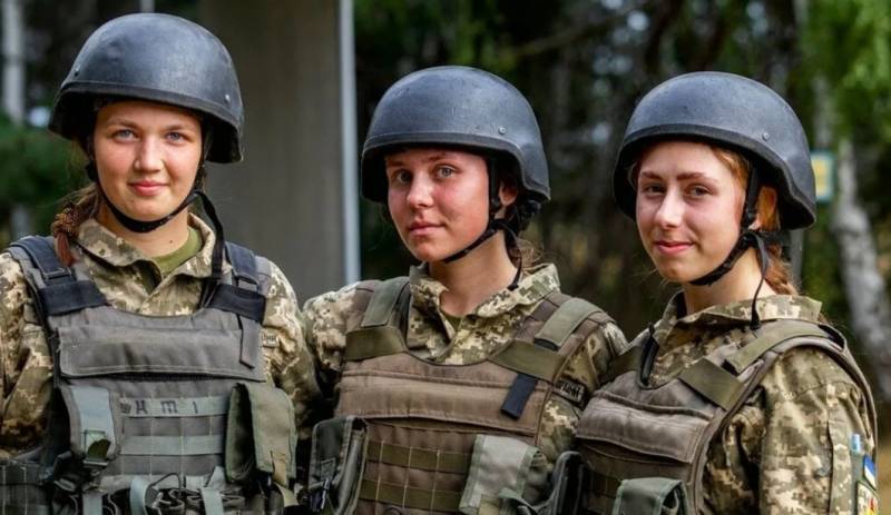 В ВСУ по сравнению с 2014 годом в три раза выросло число женщин-военнослужащих