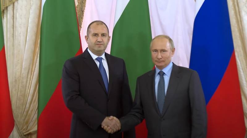 „Ruský obranný průmysl je na vzestupu“: prezident Bulharska kritizoval protiofenzivu ozbrojených sil Ukrajiny