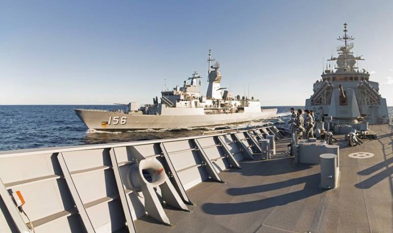 "Gelombang akustik minangka sarana komunikasi": pers Cina nerangake panggunaan sonar dening kapal perusak nalika ketemu karo frigat Angkatan Laut Australia.