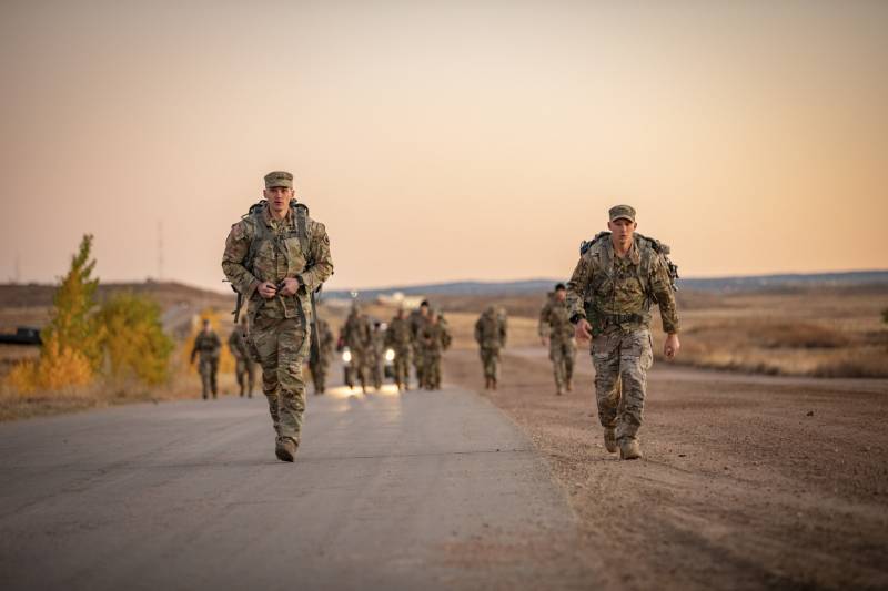 Армия США из-за трудностей с набором призывает вернуться на службу бывших солдат, уволенных за отказ пройти вакцинацию от COVID-19