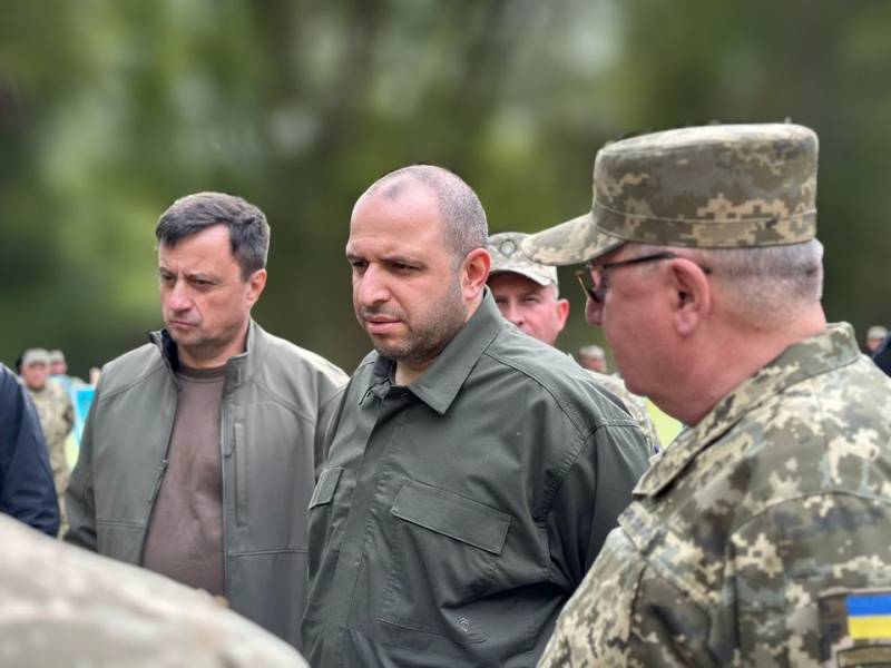 यूक्रेन के रक्षा मंत्री रुस्तम उमेरोव ने 2028 तक यूक्रेन के सशस्त्र बलों के विकास के लिए एक नई अवधारणा पर हस्ताक्षर किए