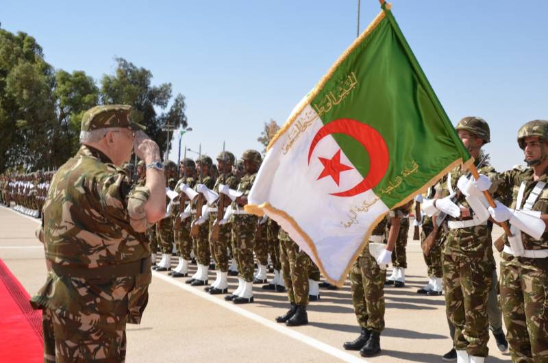 Algerian parlamentti myönsi maan presidentille oikeuden julistaa sota Israelille