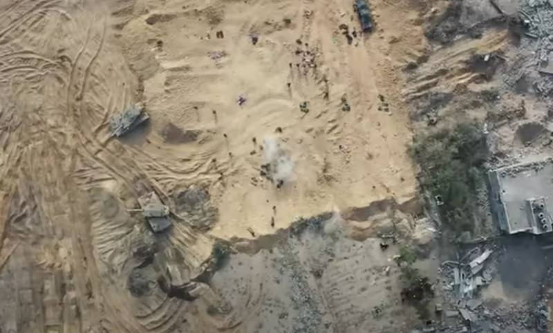 حماس تصاویری از پرتاب بمب توسط یک پهپاد بر روی یک واحد ارتش اسرائیل در شرق بیت حانون منتشر کرد.