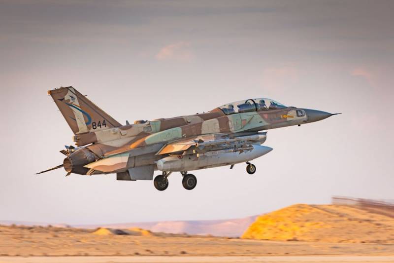 وحذر جيش الدفاع الإسرائيلي من استعداد القوات الجوية للبلاد لمهاجمة أي أهداف في جميع أنحاء الشرق الأوسط.