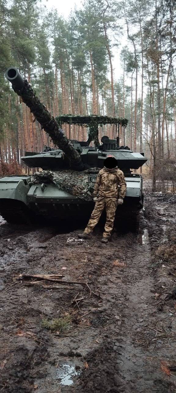 Bahkan Forbes tertipu oleh “foto” bodoh tank T-62M dengan menara T-90M