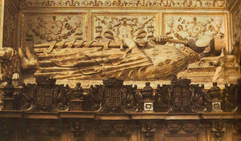 Генрих II Трастамаре, король Кастилии, незаконный сын Альфонса XI. Жестокость и произвол его брата Петра создали в стране многочисленную партию приверженцев Генриха, и в 1354 г. он поднял знамя восстания. На фото гробница Генриха II.