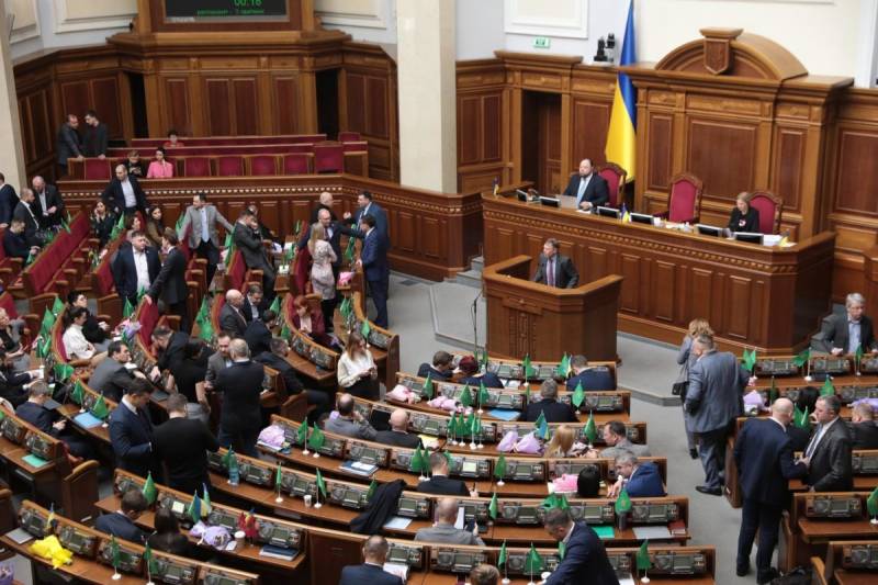 Zelensky apresentou à Verkhovna Rada um projeto de lei para estender a lei marcial e a mobilização geral por mais três meses