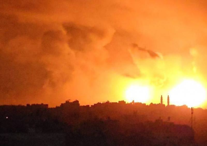 חיל האוויר הישראלי פתח במתקפות מסיביות על העיר המוקפת בעזה