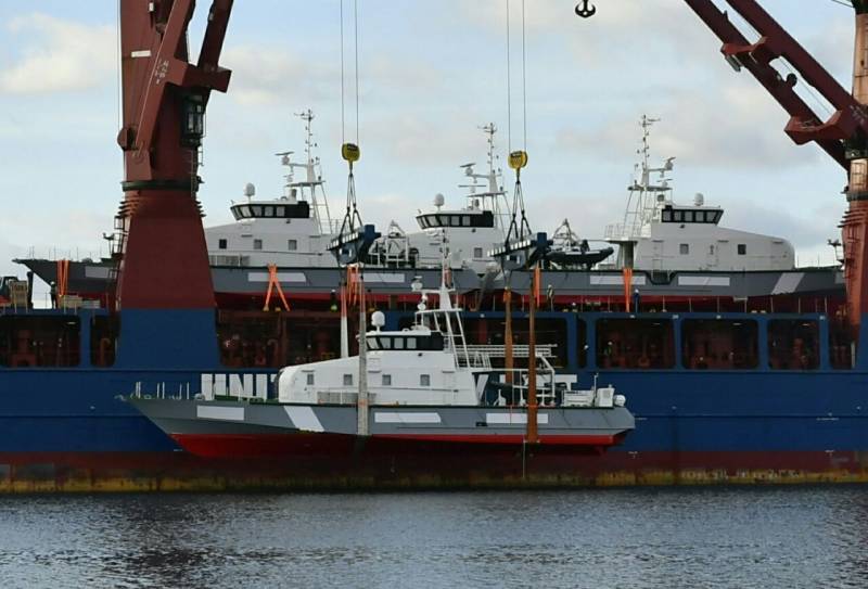 Франция отправила в Чёрное море судно с четырьмя сторожевыми катерами FPB 98 MKI для Украины