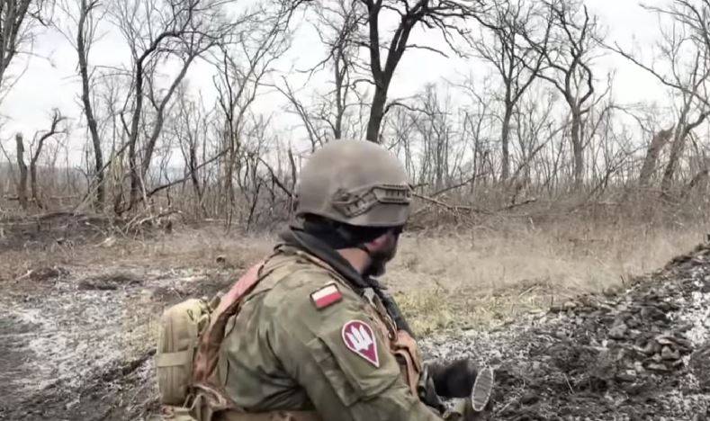 Een inlichtingenofficier van de Russische strijdkrachten vertelde hoe Poolse huurlingen de gemobiliseerde Oekraïense strijdkrachten mijnenvelden in dreven