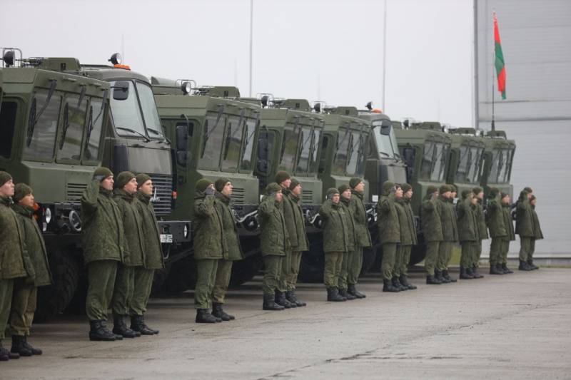 बेलारूसी सेना को पोलोनज़-एम एमएलआरएस प्राप्त हुआ