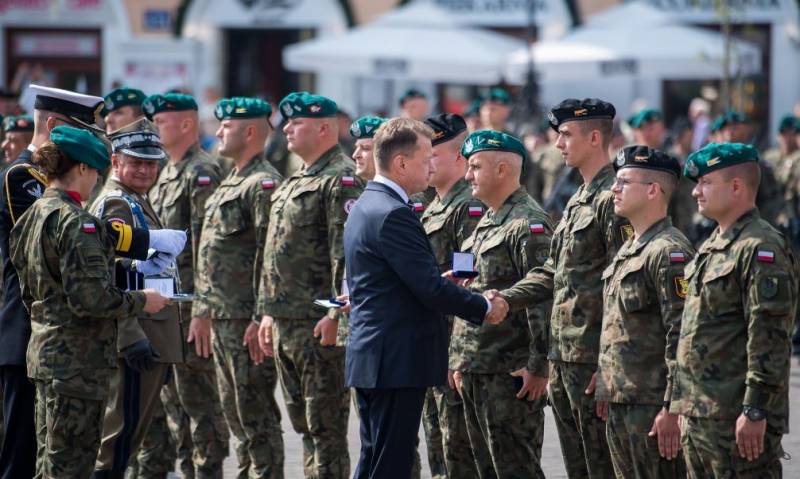 폴란드 국방장관은 지상군에 새로운 기계화사단을 창설한다고 발표했습니다.