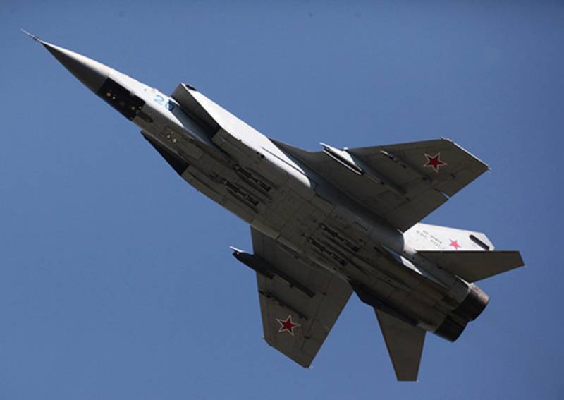 Ministerio de Defensa de la Federación Rusa: Los cazas MiG-31 practicaron la interceptación del enemigo convencional en el mar de Barents