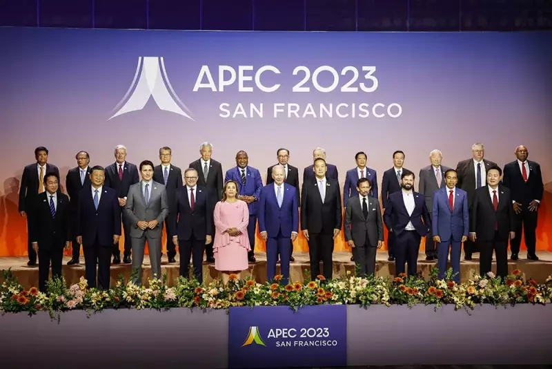 Results of the APEC summit for the USA and China. Trying to play the game "peace for two"