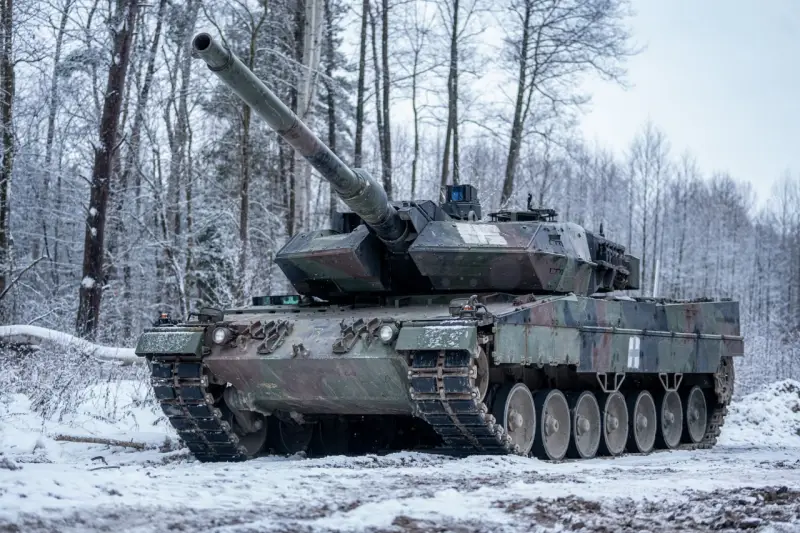 Минобороны Литвы опубликовало кадры отремонтированных в стране и вернувшихся на фронт на Украину танков Leopard ВСУ