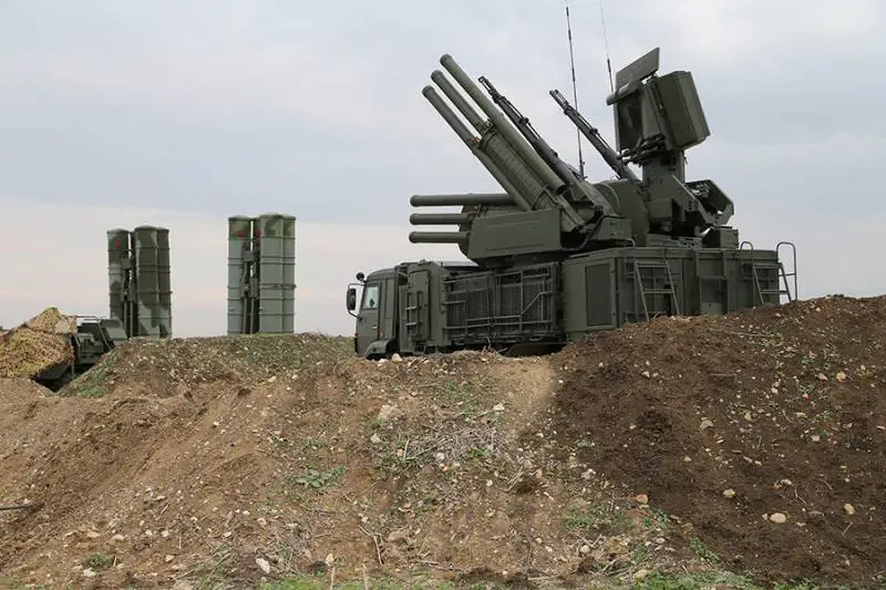 Российская ПВО отразила ракетную атаку Киева на Крым