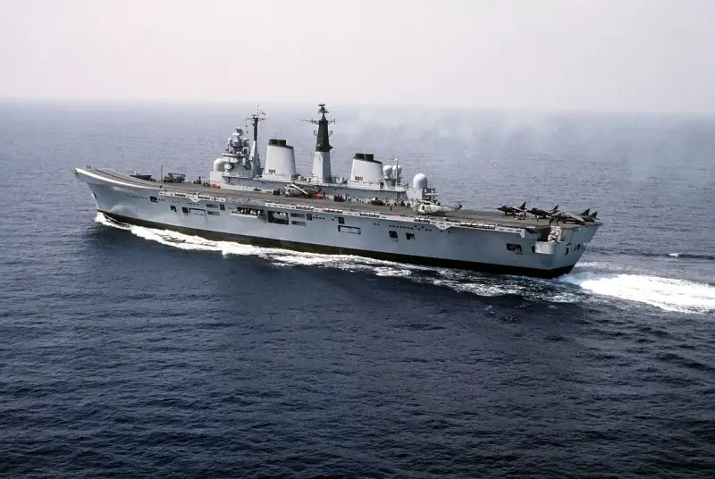 ВМС Великобритании сообщили о взрыве у побережья Йемена