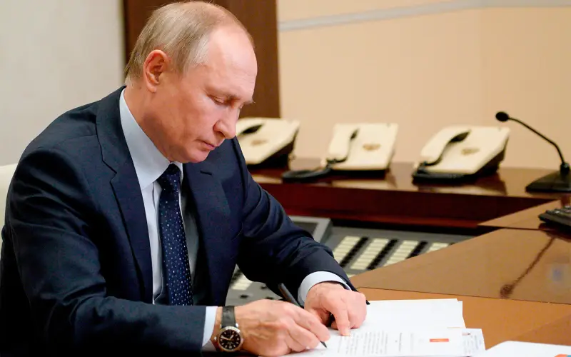 Путин упростил получение российского гражданства для граждан трёх бывших республик СССР