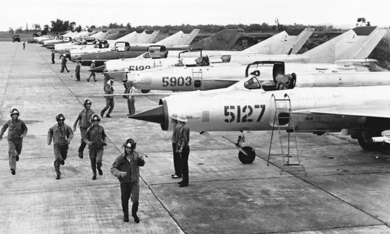 Een Sovjet-gevechtspiloot vertelt over het Amerikaanse gebruik van onbemande verkenningsvliegtuigen in Vietnam