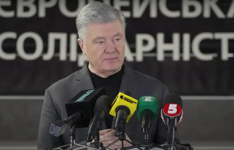 Порошенко: зависимость Украины от внутренних процессов в США недопустима