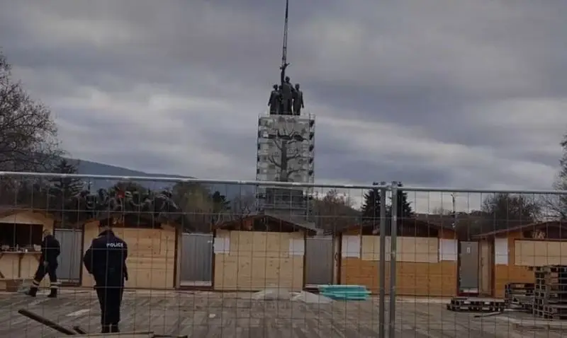 В столице Болгарии начались работы по демонтажу памятника Советской армии