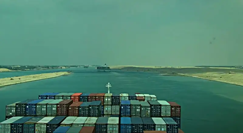 Из-за атак хуситов на грузовые суда трафик через Суэцкий канал рекордно снизился, The Economist пишет о новом Суэцком кризисе