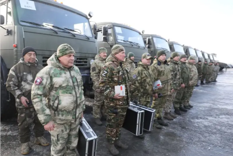Российское Минобороны передало добровольцам отрядов БАРС автомобильную технику и антидроновые ружья